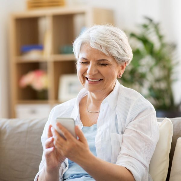 Elder_Woman_Phone Elder_Woman_Phone